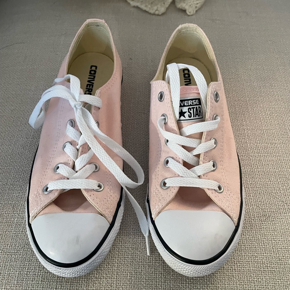 Converse Women’s Chuck Taylor All Star, size 8, light pink